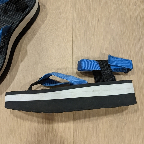 Woman's platform Teva sandals - Picture 13 of 15
